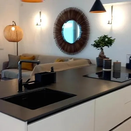 House On The Sea 아파트